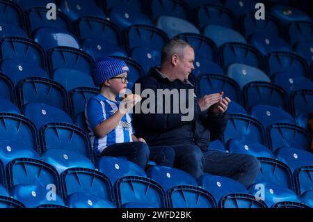 Fans von Huddersfield Town beim Sky Bet Championship Match im MATRADE Loftus Road Stadium in London. Bilddatum: Sonntag, 28. Januar 2024. Stockfoto