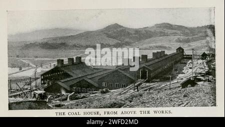 Kohlehaus von oben die Werke aus dem Artikel CHARAKTERISTISCHE AMERIKANISCHE METALLIMMEN. DIE ANACONDA-KUPFERMINE UND -WERKE von Titus Ulke. Vom Engineering Magazine, das dem industriellen Fortschritt gewidmet ist, Band XI. Oktober 1897 The Engineering Magazine Co The Anaconda Copper Mining Company, von 1899 bis 1915 als Amalgamated Copper Company bekannt, war ein US-amerikanisches Bergbauunternehmen mit Hauptsitz in Butte, Montana. Es war einer der größten Treuhandgesellschaften des frühen 20. Jahrhunderts und eines der größten Bergbauunternehmen der Welt für einen Großteil des 20. Jahrhunderts. Stockfoto