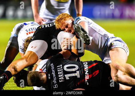 LONDON, VEREINIGTES KÖNIGREICH. Januar 2024. Olly Woodburn von Exeter Chiefs (rechts) in Aktion während Saracens vs Exeter Chiefs Gallagher Premiership Rugby Stockfoto