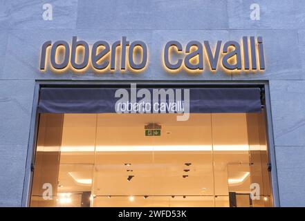 Roberto Cavalli Geschäft in Montenapoleone Straße, Modeviertel von Mailand, Lombardei, Italien Stockfoto