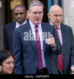 London, Großbritannien. 30. Januar 2024. Sir Keir Starmer und Mitglieder des Schattenkabinetts im Kabinettsbüro als Teil der Übergangsgespräche und Vereinbarungen mit dem öffentlichen Dienst. David Lammy Shawdow Außenminister, Sir Kier Starmer, John Healey, Shadow Defence Secretary Credit: Ian Davidson/Alamy Live News Stockfoto