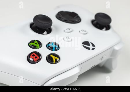 Xbox Series S Game Controller Nahaufnahme - 30. August 2023 - Dnipro, Ukraine. Stockfoto