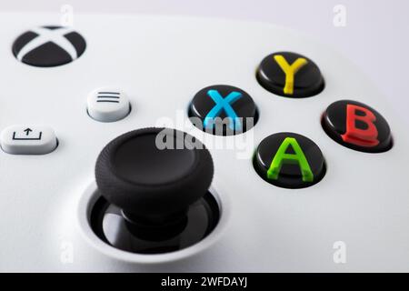 Xbox Series S Game Controller Nahaufnahme - 30. August 2023 - Dnipro, Ukraine. Stockfoto