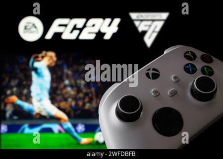 Dnipro, Ukraine, 28. september 2023: EA FC 24 mit xbox-Controller auf dem TV-Bildschirm. Stockfoto