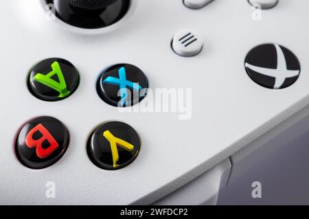 Xbox Series S Game Controller Nahaufnahme - 30. August 2023 - Dnipro, Ukraine. Stockfoto