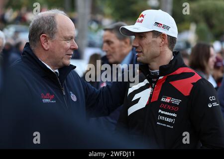 Monaco, Monaco. Januar 2024. MONACO, MONTE-CARLO - 25. Januar 2024: Prinz ALBERT II. Von Monaco mit: Sébastien OGIER von Frankreich während der WRC-RALLYE, FIA-Rallye Monte Carlo 2024, Start in Monaco, (Foto und Copyright @ Jun QIAN/ATP Images (QIAN Jun/ATP/SPP) Credit: SPP Sport Press Photo. /Alamy Live News Stockfoto