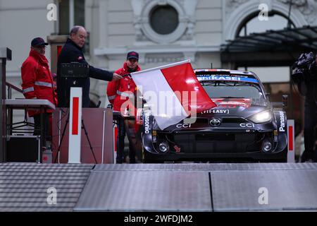 Monaco, Monaco. Januar 2024. MONTE CARLO, MONACO - 25. JANUAR: FIA-Rallye-Weltmeisterschaft: Monte-Carlo Rallye 2024 - Tag 1, Albert II, Prinz von Monaco lässt die Flagge beim Start des Rennens für Elfyn EVANS Scott MARTIN GBR GBR TOYOTA GR Yaris Rally1 HYBRID am Tag 1 der Monte Carlo Rally1 am 25. Januar fallen. 2024 in Monte Carlo, Monaco während der WRC-RALLYE, FIA-Rallye Monte Carlo 2024, Start in Monaco, (Foto und Copyright @ Jun QIAN/ATP Images (QIAN Jun/ATP/SPP) Credit: SPP Sport Press Photo. /Alamy Live News Stockfoto