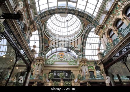 Eine Kuppel über der County Arcade im Victoria Quarter in Leeds. Stockfoto