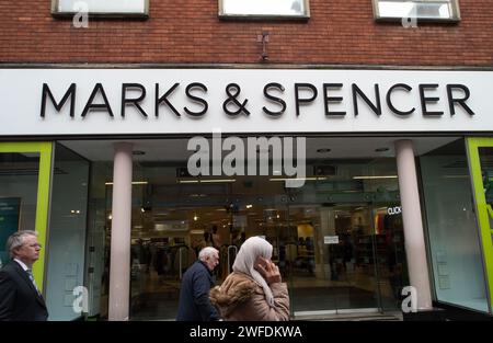 Maidenhead, Berkshire, Großbritannien. Januar 2024. Ein Marks & Spencer Geschäft in Maidenhead, Berkshire. Kredit: Maureen McLean/Alamy Stockfoto