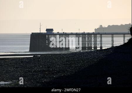 Penarth Pier aus dem Sperrfeuer, Cardiff Bay, South Wales. Stockfoto