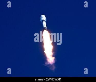 Eine SpaceX Falcon 9-Rakete startet 40 am Dienstag, den 30. Januar 2024 um 12:07 Uhr den Cygnus Cargo-Frachter von Northrop Grumman auf der Mission NG-20 für die NASA zur Internationalen Raumstation. Foto: Joe Marino/UPI Credit: UPI/Alamy Live News Stockfoto