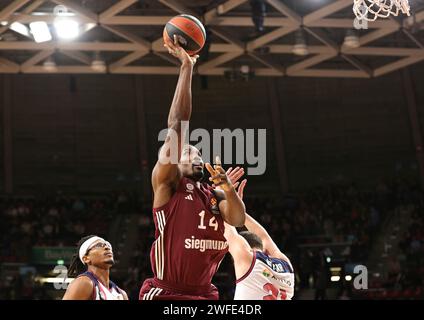 Serge Ibaka (Bayern Basketball, #14) punktet. GER, FC Bayern Basketball vs. Baskonia Vitoria-Gasteiz, Basketball, EuroLeague, Saison 2023/2024, 30.01.2024, Foto: Eibner-Pressefoto/Marcel Engelbrecht Stockfoto