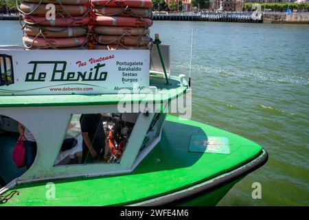 El Gasolino, kleines Boot, das Passagiere über den Fluss Nervion befördert, zwischen Portugalete und Las Arenas, Getxo, Vizcaya, Pais Vasco, Spanien. Die eine Stockfoto