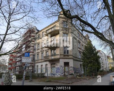 Leerstand Wohnhaus Stubenrauchstraße Ecke Odenwaldstraße, Friedenau, Berlin, Deutschland Leerstand Wohnhaus Stubenrauchstraße Ecke Odenwaldstraße, Friedenau, Berlin, Deutschland *** Leerstand Wohnhaus Stubenrauchstraße Ecke Odenwaldstraße, Friedenau, Berlin, Deutschland Leerstand Wohnhaus Stubenrauchstraße Ecke Odenwaldstraße, Friedenau, Berlin, Deutschland Leerstand Wohnhaus Stubenrauchstraße Ecke Odenwaldstraße Ecke Odenwaldstraße, Friedenau, Friedenau Stockfoto