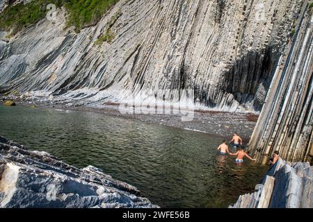 Flysch de Zumaia Flysch, sedimentäre Felsformationen, Geopark Baskische Küste, Zumaia, Gipuzkoa, Baskenland, Spanien Stockfoto