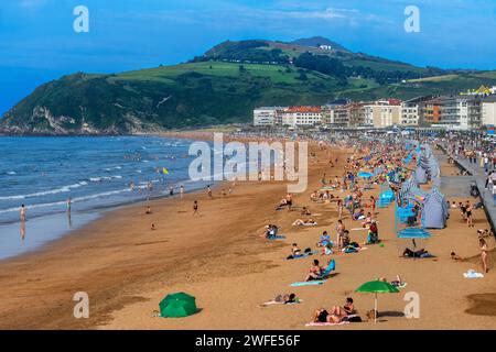 Blick entlang des Strandes Zarautz, Gipuzkoa, Baskenland, Nordspanien, Europa Stockfoto