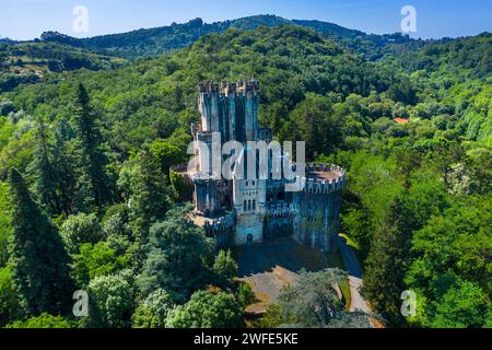 Aus der Vogelperspektive, Burg Butrón, Gatika, Biskaya, Baskenland, mittelalterliches Gebäude, Zinnen, Euskadi, Spanien. Sie stammt ursprünglich aus dem Mittelalter, Stockfoto