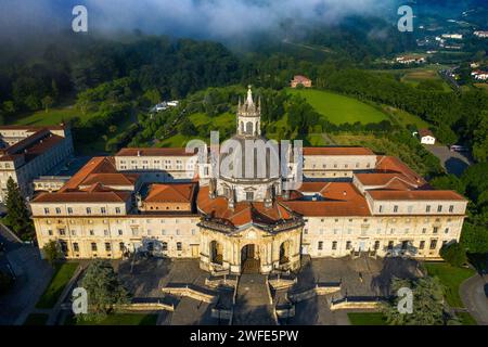 Aus der Vogelperspektive des Schreins und der Basilika Loyola, zwischen den Städten Azpeitia und Azcoitia, Spanien. Der Loyola-Schrein und die Basilika oder die basilika Loiolako Stockfoto