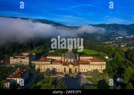 Aus der Vogelperspektive des Schreins und der Basilika Loyola, zwischen den Städten Azpeitia und Azcoitia, Spanien. Der Loyola-Schrein und die Basilika oder die basilika Loiolako Stockfoto