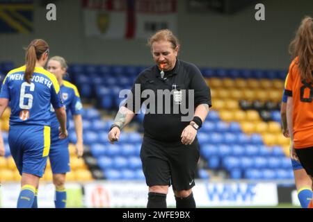 Schiedsrichter Lucy Clark ist verantwortlich für den AFC Wimbledon Women gegen Walton Casuals FC Women in Plough Lane Stockfoto