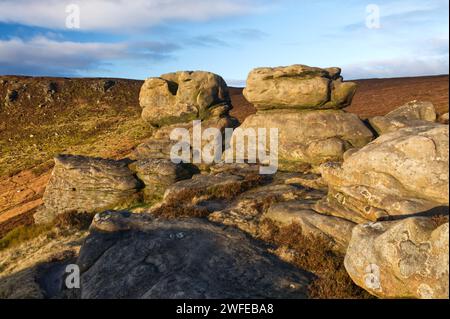 Wintersonnenuntergang von Ringing Roger auf Kinder Scout im Peak District National Park Stockfoto