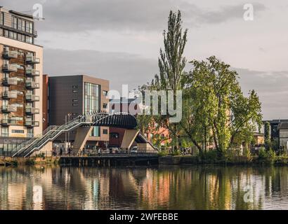 Eine malerische Uferstadt mit bezaubernden Treppen Stockfoto