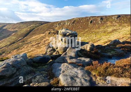 Wintersonnenuntergang von Ringing Roger auf Kinder Scout im Peak District National Park Stockfoto