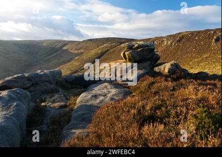 Wintersonnenuntergang von Ringing Roger auf Kinder Scout im Peak District National Park Stockfoto