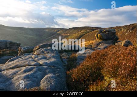 Wintersonnenuntergang von Ringing Roger auf Kinder Scout im Peak District National Park Stockfoto