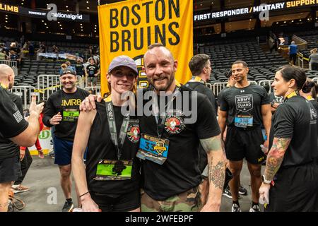 Eigentümer der Wohltätigkeitsorganisation 22Mohawks bei der 8. Jährlichen BFit Challenge, organisiert von der Boston Bruins Foundation. Stockfoto