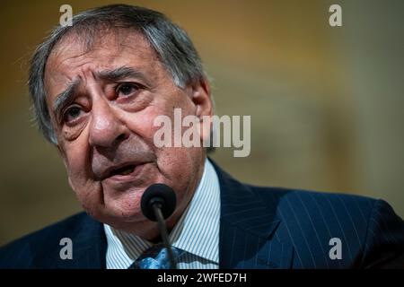 Washington, USA. 30. Januar 2024. Der ehemalige US-Verteidigungsminister Leon Panetta sagt während einer Anhörung des House Select Committee für die Kommunistische Partei Chinas über die Unterstützung der Gegner Amerikas durch die Kommunistische Partei Chinas im US-Kapitol in Washington, DC, am Dienstag, den 30. Januar, aus. 2024. (Graeme Sloan/SIPA USA) Credit: SIPA USA/Alamy Live News Stockfoto