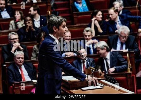 Paris, Frankreich. Februar 2023. © Antonin Burat/Le Pictorium/MAXPPP - Paris 05/02/2023 Antonin Burat/Le Pictorium - 05/02/2023 - France/Ile-de-France/Paris - Le Premier Ministry Gabriel Attal prononce son discours de politique generale devant l'Assemblee nationale, le 30 janvier 2024. Premierminister Gabriel Attal hält seine allgemeine politische Rede vor der französischen Nationalversammlung am 30. Januar 2024. - Valeurs ACtuelles out, no jdd, jdd out, RUSSIA OUT, NO RUSSIA OUT #norussia/05/02/2023 - France/Ile-de-France (Region)/Paris - Credit: MAXPPP/Alamy Live News Stockfoto