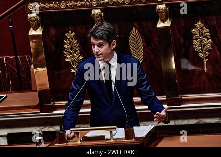 Paris, Frankreich. 30. Januar 2024. © Antonin Burat/Le Pictorium/MAXPPP - Paris 30/01/2024 Antonin Burat/Le Pictorium - 30/01/2024 - France/Ile-de-France/Paris - Le Premier Ministry Gabriel Attal prononce son discours de politique generale devant l'Assemblee nationale, le 30 janvier 2024. Premierminister Gabriel Attal hält seine allgemeine politische Rede vor der französischen Nationalversammlung am 30. Januar 2024. - Valeurs ACtuelles out, no jdd, jdd out, RUSSIA OUT, NO RUSSIA OUT #norussia/30/01/2024 - France/Ile-de-France (Region)/Paris - Credit: MAXPPP/Alamy Live News Stockfoto