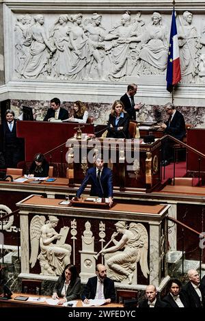 Paris, Frankreich. Februar 2023. Antonin Burat/Le Pictorium - Rede von Premierminister Gabriel Attal vor der französischen Nationalversammlung - 05/02/2023 - Frankreich/Ile-de-France (Region)/Paris - Premierminister Gabriel Attal hält am 30. Januar 2024 vor der französischen Nationalversammlung seine Rede zur allgemeinen Politik. Quelle: LE PICTORIUM/Alamy Live News Stockfoto