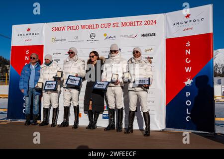 St. Moritz - 28. Januar 2024: Spielaktionen und Preisverleihung beim Snow Polo World Cup St.Moritz 2024 Finale Stockfoto