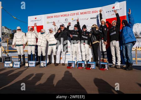 St. Moritz - 28. Januar 2024: Spielaktionen und Preisverleihung beim Snow Polo World Cup St.Moritz 2024 Finale Stockfoto