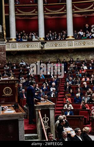 Paris, Frankreich. 30. Januar 2024. © Antonin Burat/Le Pictorium/MAXPPP - Paris 30/01/2024 Antonin Burat/Le Pictorium - 30/01/2024 - France/Ile-de-France/Paris - Le Premier Ministry Gabriel Attal prononce son discours de politique generale devant l'Assemblee nationale, le 30 janvier 2024. Premierminister Gabriel Attal hält seine allgemeine politische Rede vor der französischen Nationalversammlung am 30. Januar 2024. - Valeurs ACtuelles out, no jdd, jdd out, RUSSIA OUT, NO RUSSIA OUT #norussia/30/01/2024 - France/Ile-de-France (Region)/Paris - Credit: MAXPPP/Alamy Live News Stockfoto