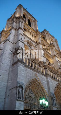 Abend Notre Dame de Paris Stockfoto