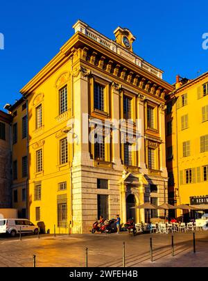 Nizza, Frankreich - 29. Juli 2022: Historisches Rathaus Palais communal am Place Saint Francois in Nizza Vieille Ville Altstadt auf Französisch Stockfoto