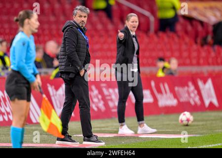 Amsterdam-Duivendrecht, Niederlande. 30. Januar 2024. AMSTERDAM-DUIVENDRECHT, NIEDERLANDE - JANUAR 30: Cheftrainer Alessandro Spugna von AS Roma sieht beim Spiel der UEFA Women's Champions League - Gruppe C zwischen AFC Ajax und AS Roma am 30. Januar 2024 im Sportpark de Toekomst in Amsterdam-Duivendrecht, Niederlande, zu. (Foto: Jan Mulder/Orange Pictures) Credit: dpa/Alamy Live News Stockfoto