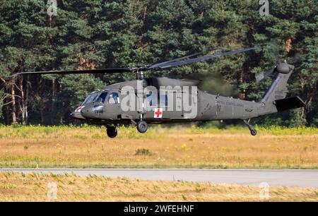 US Army Sikorsky HH-60M Blackhawk Medevac Hubschrauber startet. USA - 22. Juni 2018 Stockfoto