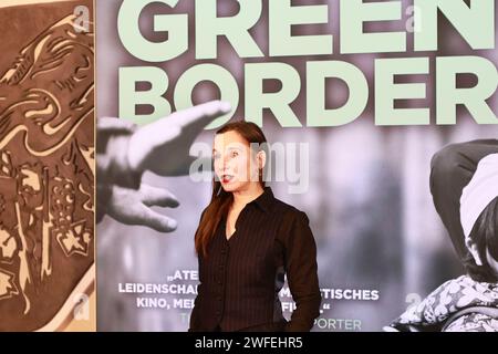 30.01.2024, Berlin,Meret Becker (Schauspielerin) besucht die Berlin-Premiere „GREEN BORDER“ beim Delphi Filmpalast am 30. Januar 2024 in Berlin. Green Border ist ein schwarz-weißes Drama von Agnieszka Holland über individuelle Schicksale im Polnisch-belarussischen Grenzgebiet. Quelle: Sven Struck/Alamy Live News Stockfoto