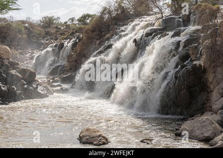 Ein Wasserfall in einer felsigen Schlucht in den Awash Nationalpark, Äthiopien Stockfoto