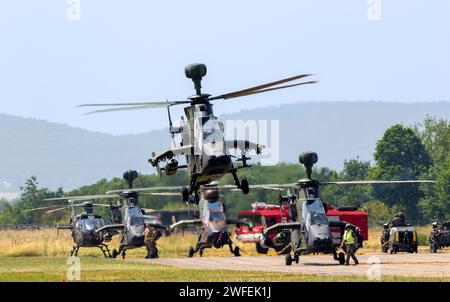 Deutsche Armee Eurocopter Tiger UHT-Angriffshubschrauber startet von Buckeburg. Buckeburg, Deutschland - 17. Juni 2023 Stockfoto
