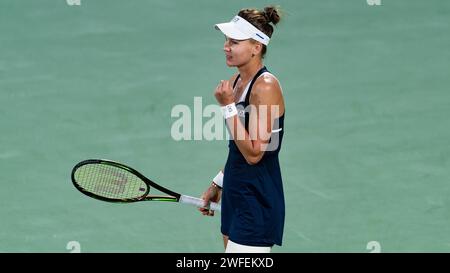 Veronika Kudermetova (RUS) gegen Garbine Muguruza (ESP) während ihres Singles Round 2 Matches im Rahmen der Dubai Duty Free Tennis Championships WTA 500 am 16. Februar 2022 in Dubai, Vereinigte Arabische Emirate. Foto von Victor Fraile / Power Sport Images Stockfoto