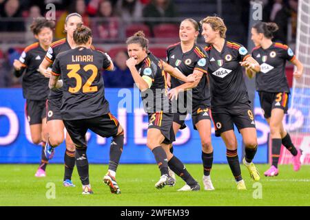 Amsterdam-Duivendrecht, Niederlande. 30. Januar 2024. AMSTERDAM-DUIVENDRECHT, NIEDERLANDE - JANUAR 30: ELISA Bartoli von AS Roma feiert nach dem ersten Tor seines Teams, Evelyne Viens von AS Roma, Laura Feiersinger von AS Roma, Valentina Giacinti von AS Roma beim Spiel der UEFA Women's Champions League - Gruppe C zwischen AFC Ajax und AS Roma im Sportpark de Toekomst am 30. Januar 2024 in Amsterdam-Duivendrecht, Niederlande. (Foto: Jan Mulder/Orange Pictures) Credit: dpa/Alamy Live News Stockfoto