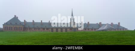 Majestätische Festung Louisbourg am nebeligen Tag, Nova Scotia, Kanada Stockfoto