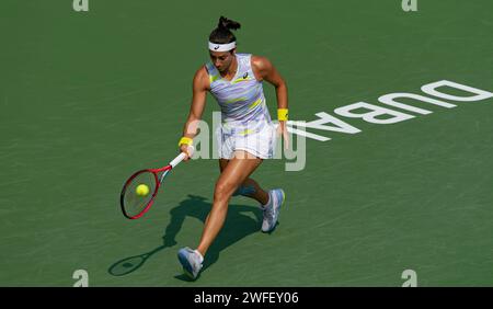 Caroline Garcia (Frankreich) gegen Barbora Krejcikova (Tschechische Republik) während ihres Einzel-Runde-1-Spiels im Rahmen der Dubai Duty Free Tennis Championships WTA 500 am 14. Februar 2022 in Dubai, Vereinigte Arabische Emirate. Foto von Victor Fraile / Power Sport Images Stockfoto