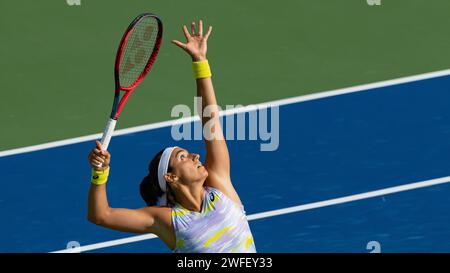 Caroline Garcia (Frankreich) gegen Barbora Krejcikova (Tschechische Republik) während ihres Einzel-Runde-1-Spiels im Rahmen der Dubai Duty Free Tennis Championships WTA 500 am 14. Februar 2022 in Dubai, Vereinigte Arabische Emirate. Foto von Victor Fraile / Power Sport Images Stockfoto