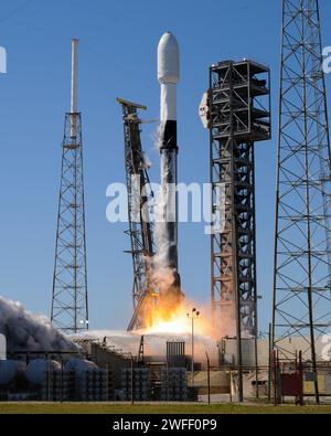 Eine SpaceX Falcon 9-Rakete startet 40 am Dienstag, den 30. Januar 2024 um 12:07 Uhr den Cygnus Cargo-Frachter von Northrop Grumman auf der Mission NG-20 für die NASA zur Internationalen Raumstation. Foto: Joe Marino/UPI Credit: UPI/Alamy Live News Stockfoto